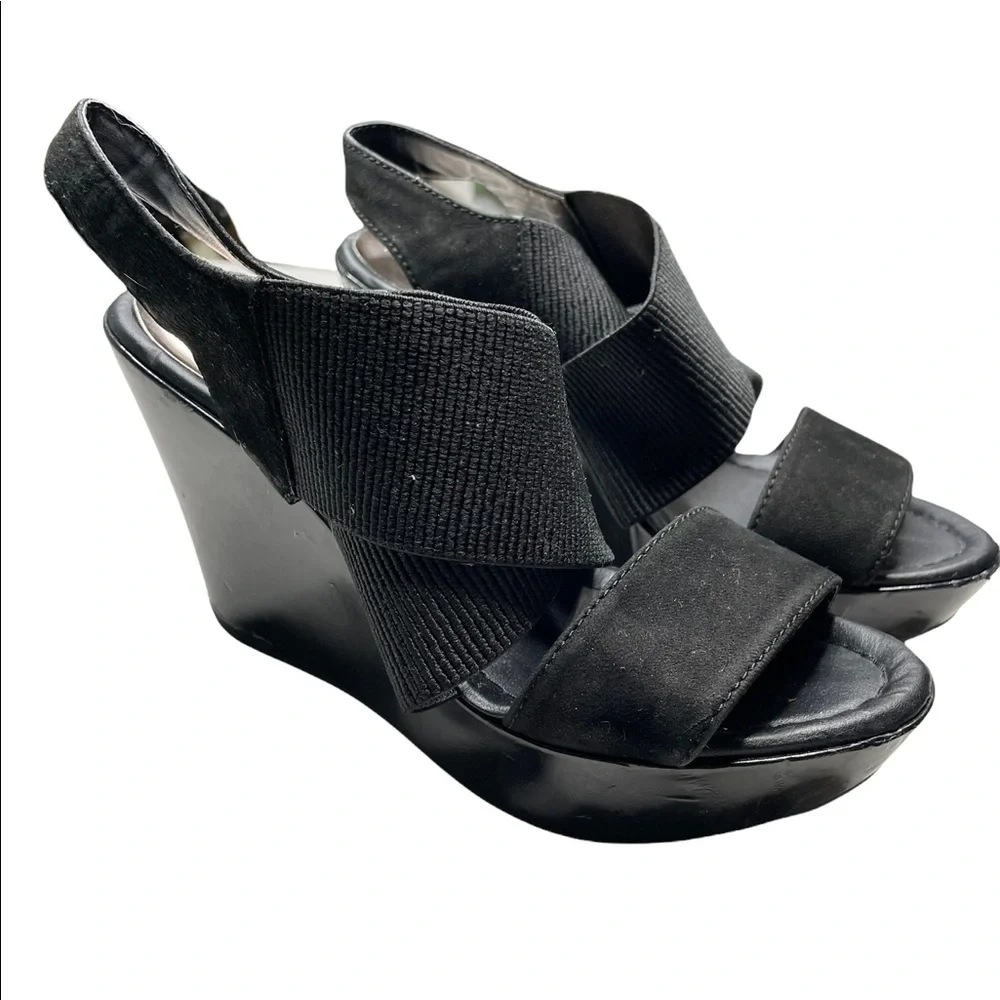 Kenneth Cole Reaction wedge Size 6 1/2 M